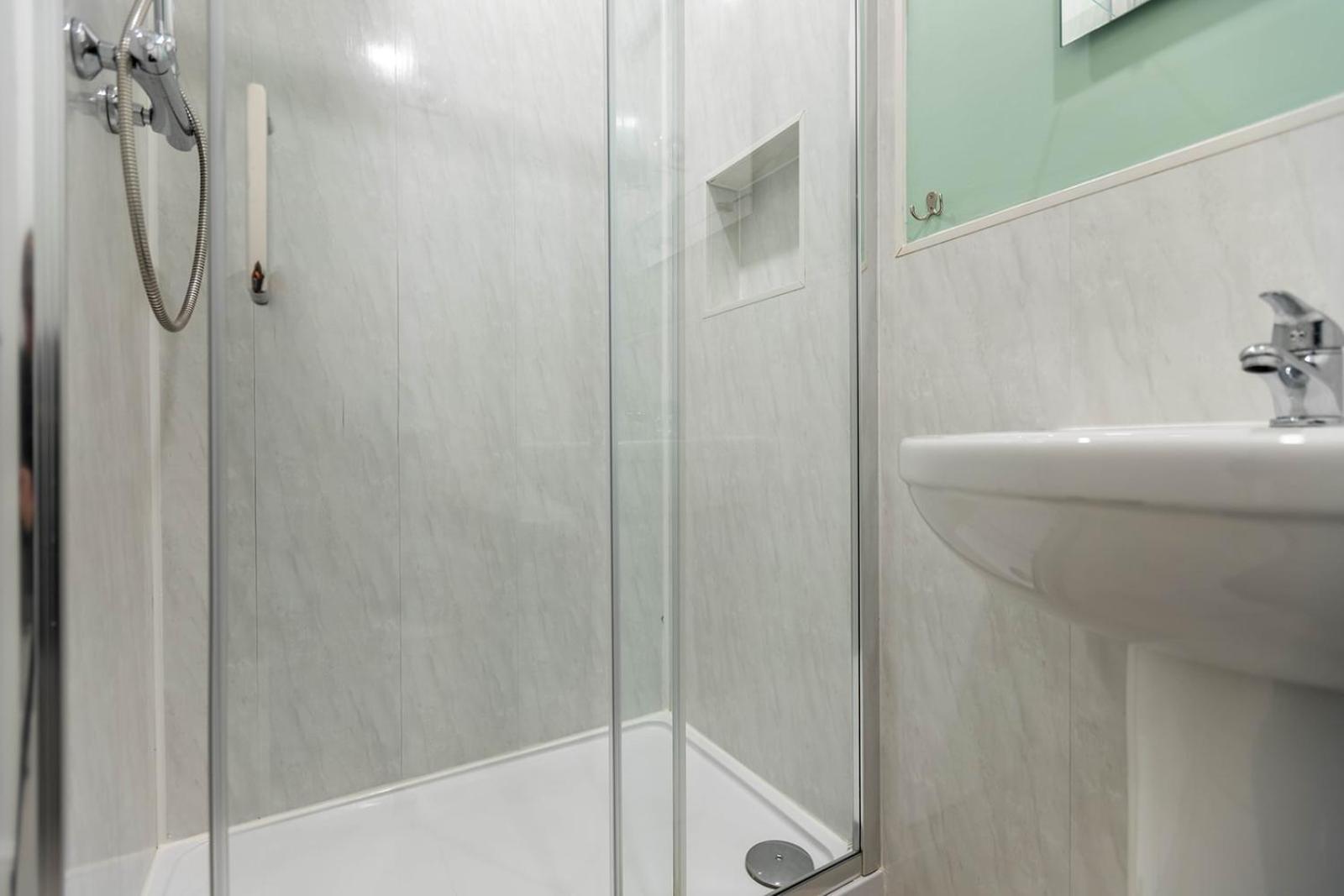 Windermere Studio Rooms - With Free Car Parking Onsite المظهر الخارجي الصورة