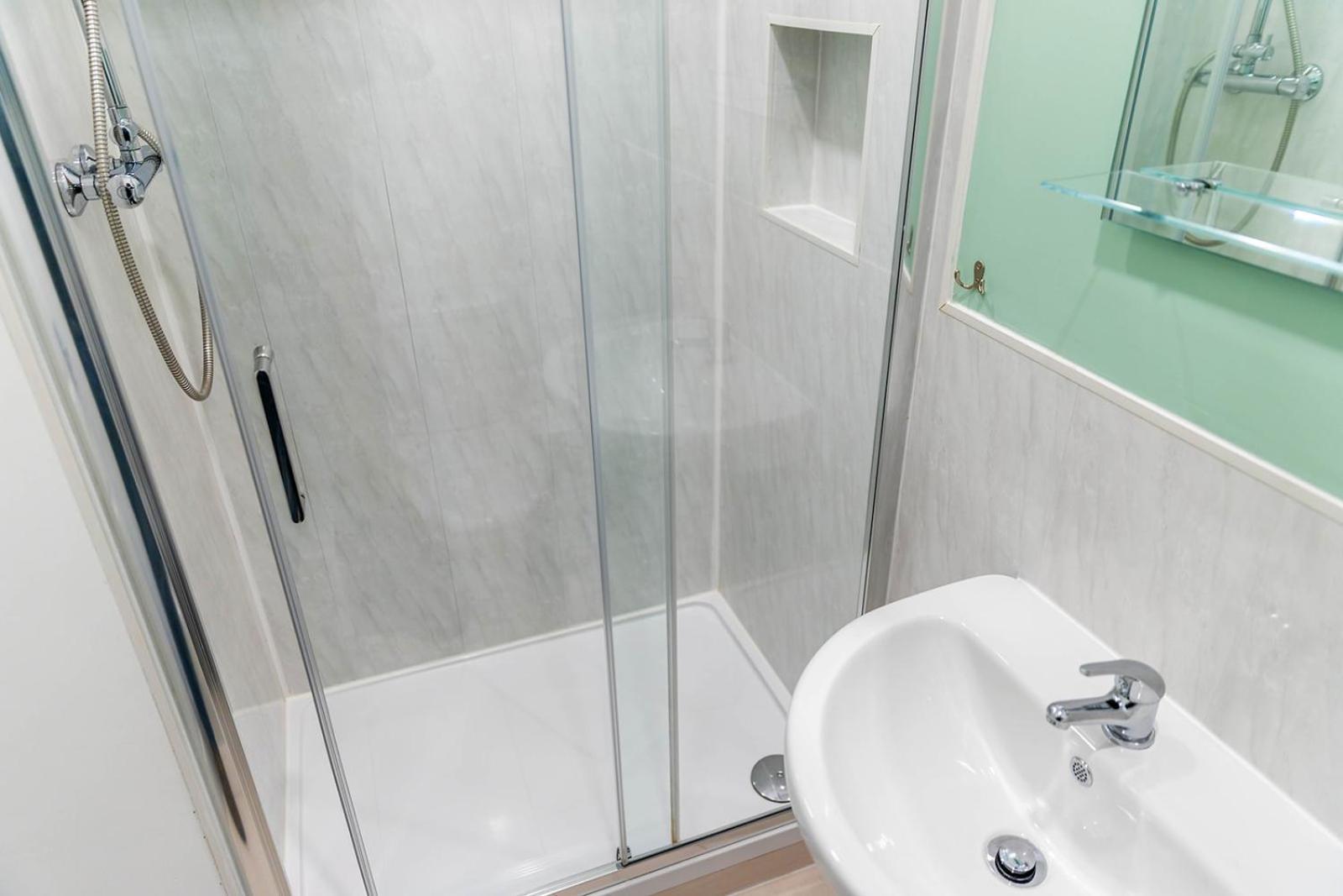 Windermere Studio Rooms - With Free Car Parking Onsite المظهر الخارجي الصورة