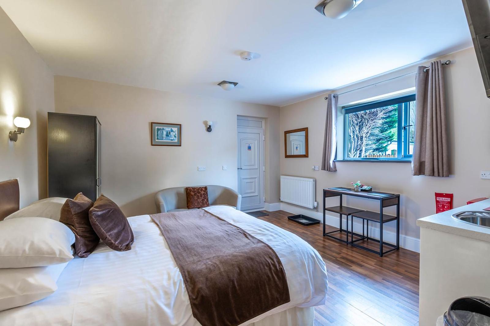 Windermere Studio Rooms - With Free Car Parking Onsite المظهر الخارجي الصورة