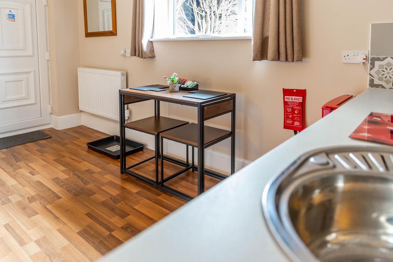Windermere Studio Rooms - With Free Car Parking Onsite المظهر الخارجي الصورة