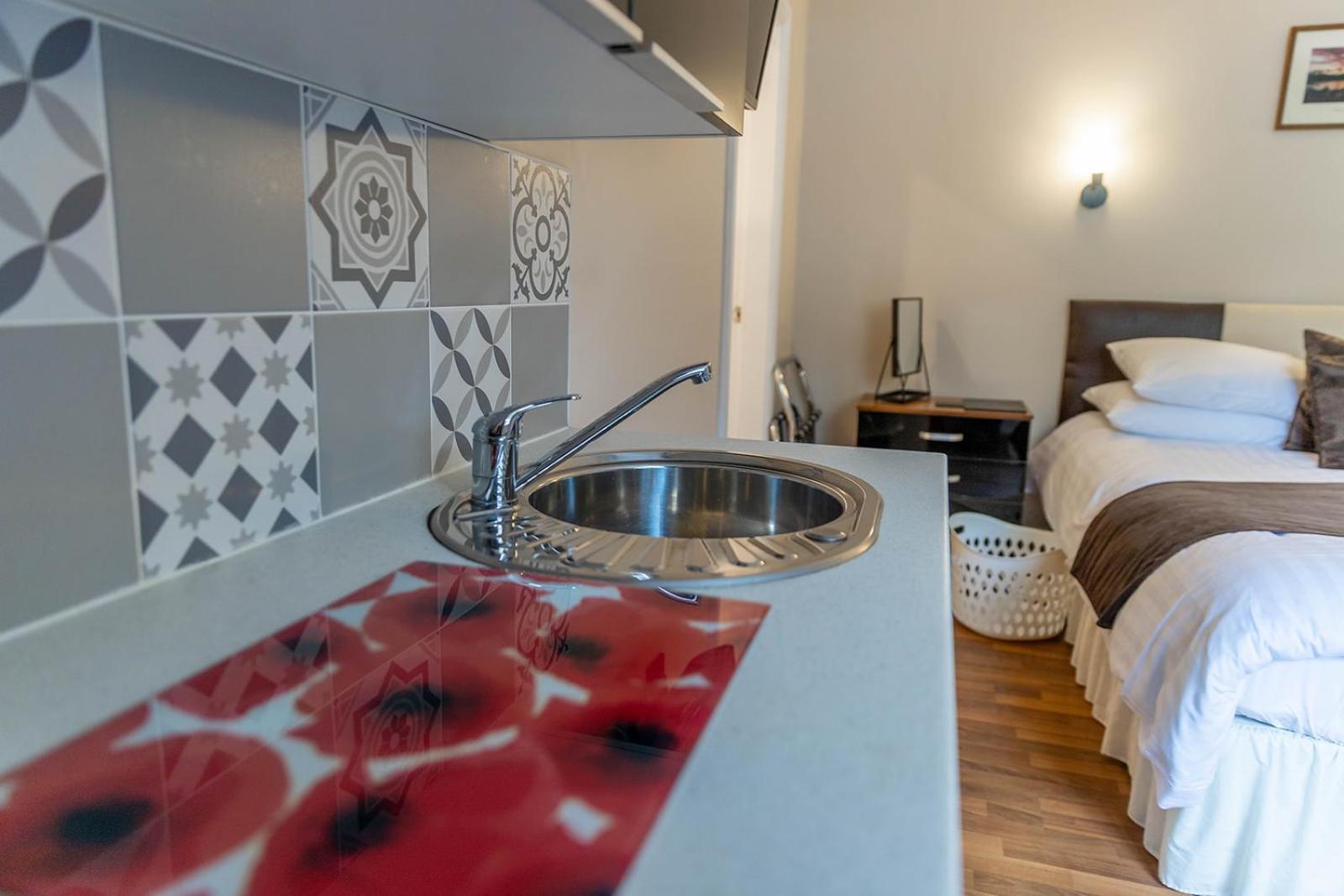 Windermere Studio Rooms - With Free Car Parking Onsite المظهر الخارجي الصورة