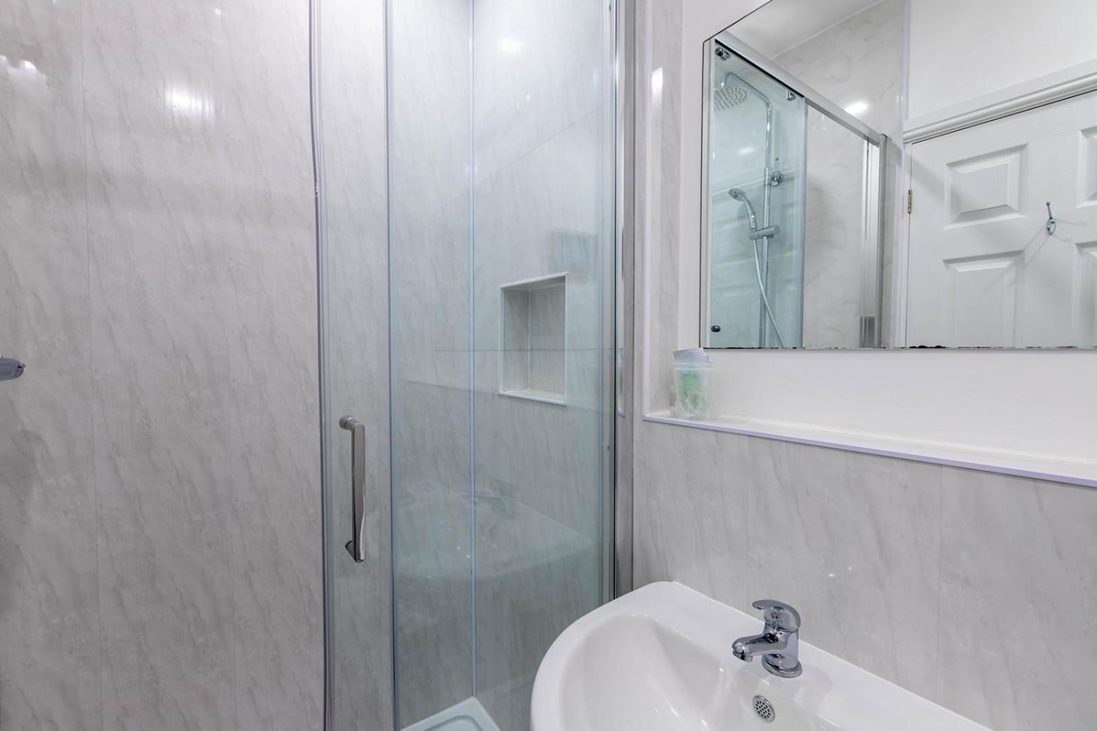 Windermere Studio Rooms - With Free Car Parking Onsite المظهر الخارجي الصورة